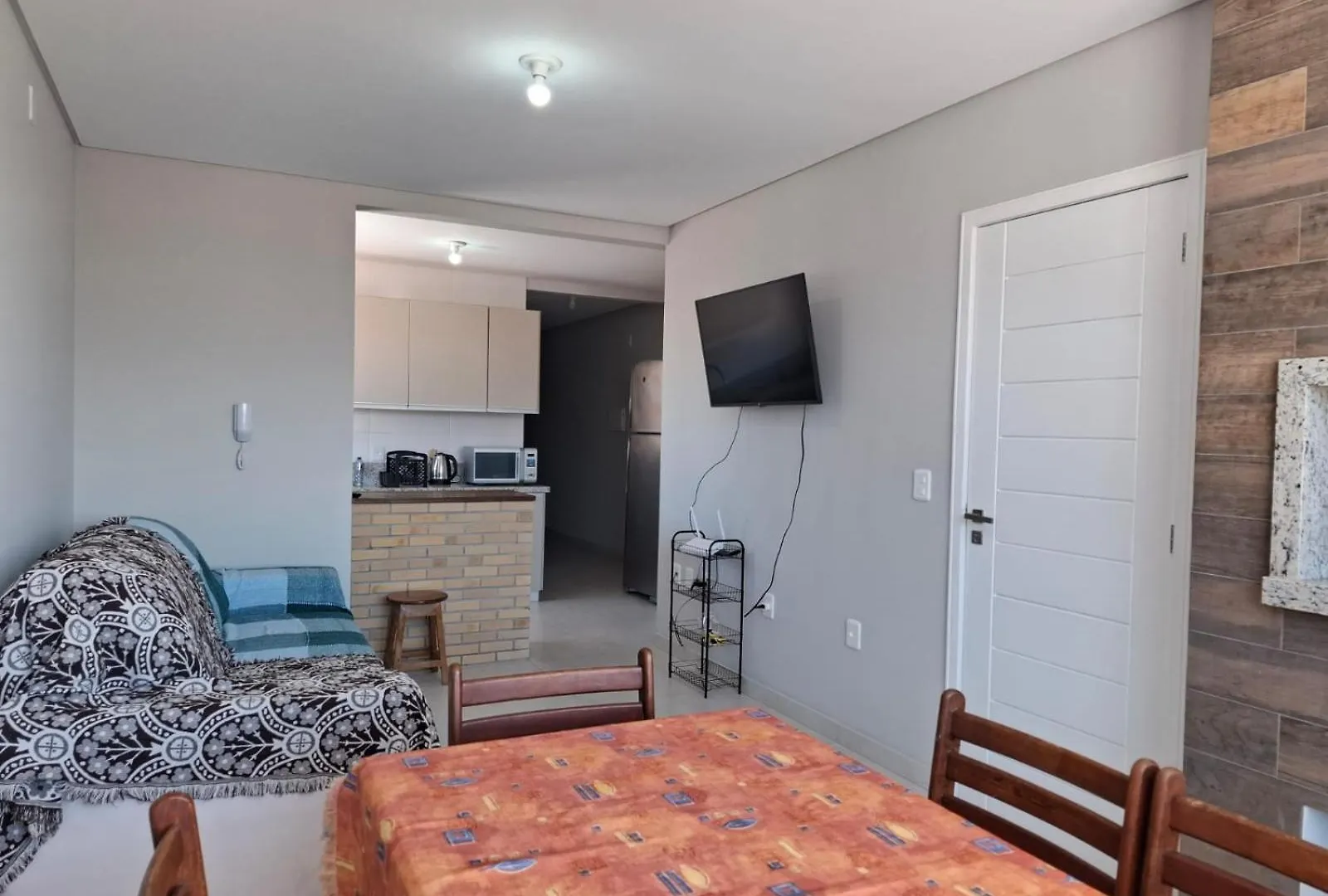 Apartamento Aluguel Temporada Praia Do Sonho Palhoca Sc Acomodacoes Para Ate 8 Pessoas 0*,  Brasilien